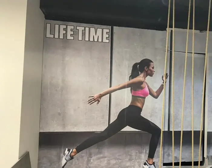 LIFE TIME – Wall Decoration — projekt reklamues i realizuar nga Agolli Reklama
